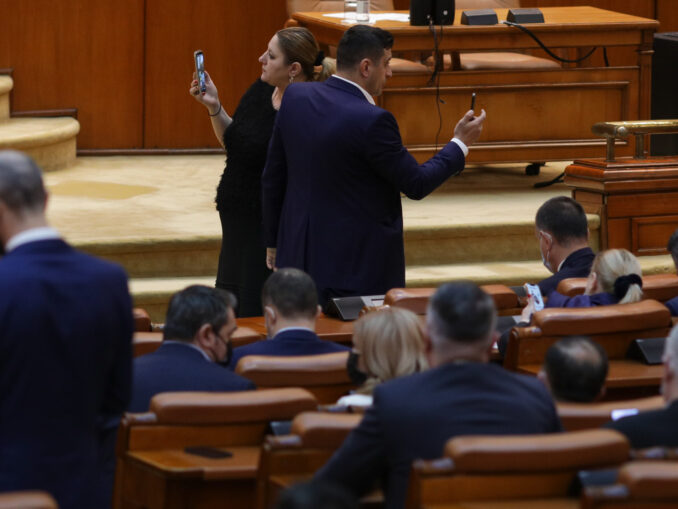 Cum s-a spart primul set de parlamentari AUR. Șoșoacă, Gavrilă, Târziu și un campion la traseism