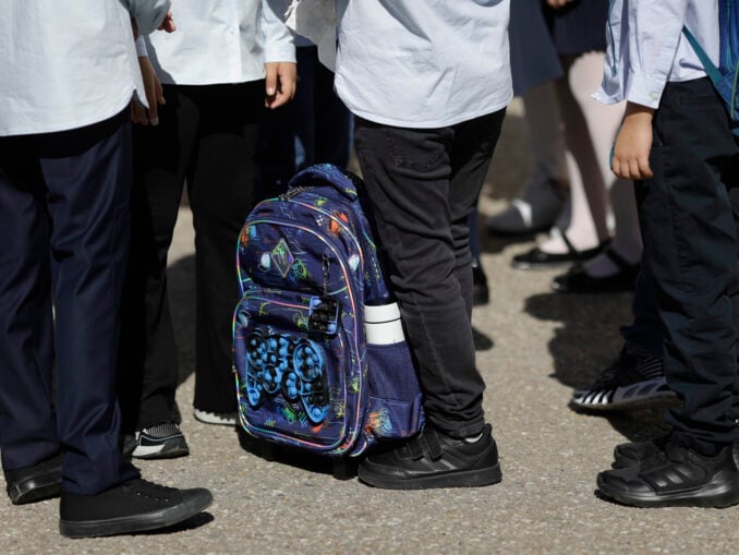 Doi experți în educație, despre ce ar însemna reintroducerea uniformei școlare: „Nu e deloc o uniformizare”/ „Contează să creștem oameni pentru societate”
