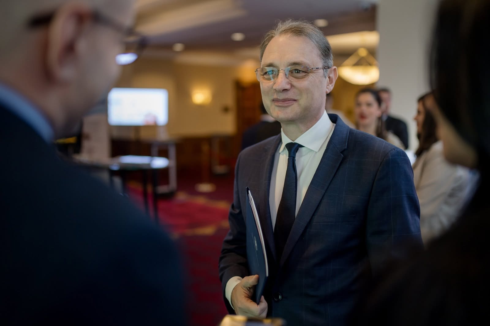 Luca Niculescu se întreba „cum să faci să conjugi austeritatea cu relansarea economică” în 2011. Comparația cu Paleologu din copilărie/ Ce a făcut la Revoluție
